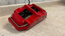 Load image into Gallery viewer, 05 13 Corvette C6 Z06 Front Brake Calipers 6 Piston Set Brakes OEM 5K NICE!
