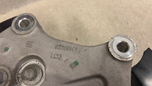 Load image into Gallery viewer, 10 15 Camaro SS LH Driver Side Rear Spindle GM Knuckle Hub Left 92246141 32K

